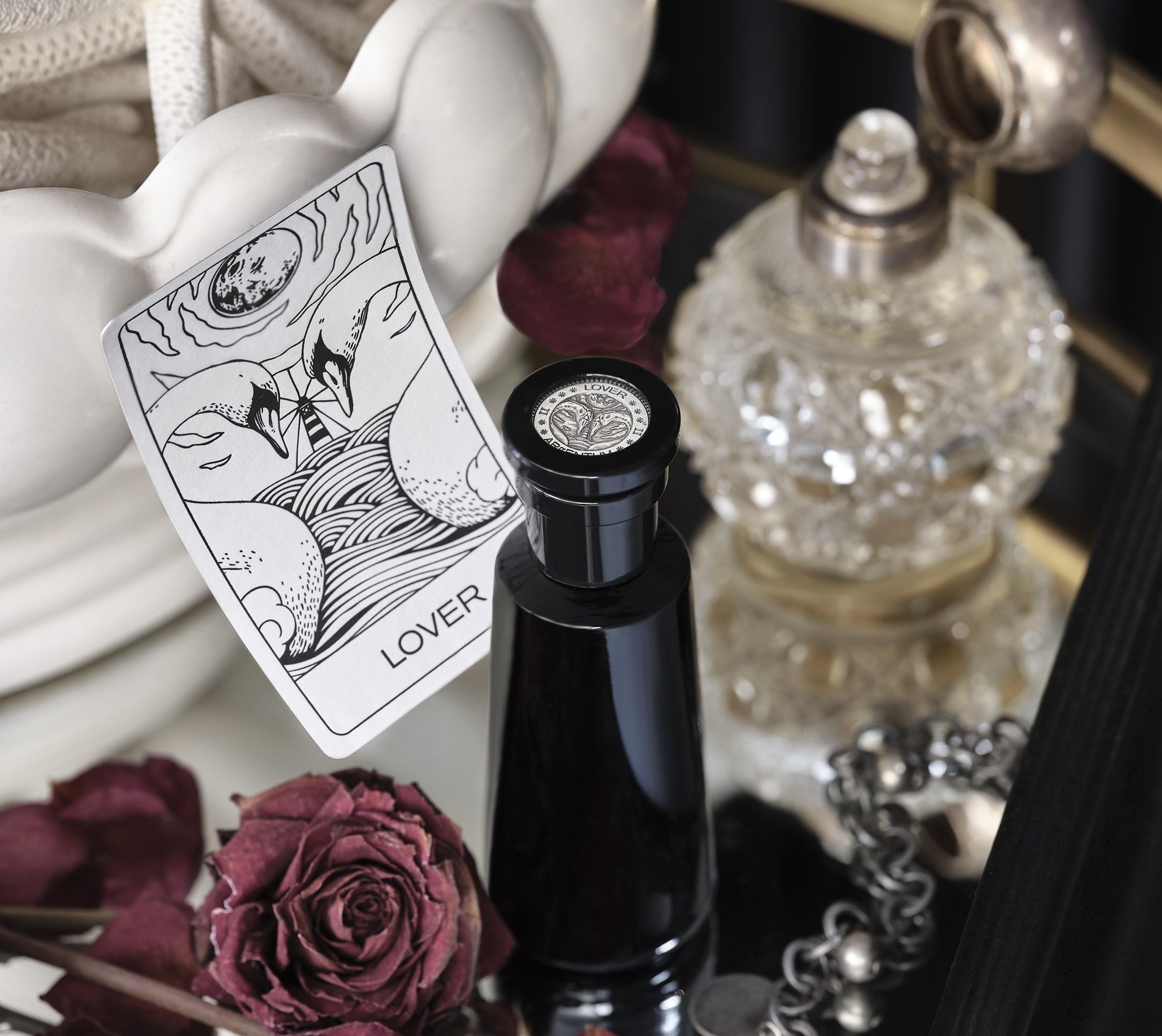 © ARgENTUM LES PARFUMS INFINIS LOVER mit türkischer Rose Absolue, Himbeere und rosa Pfefferkorn