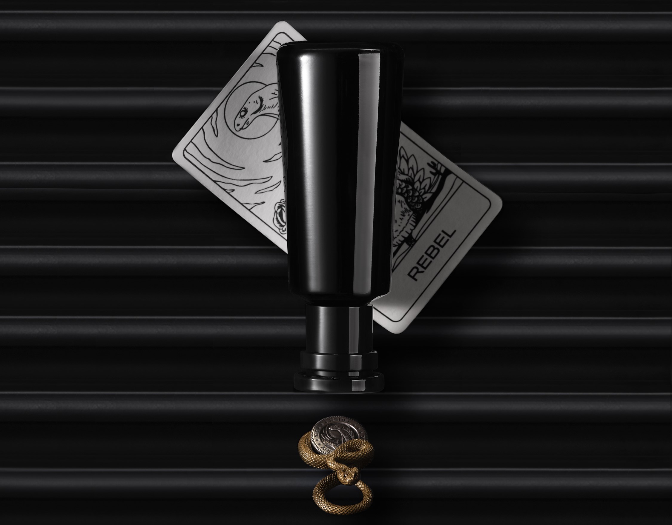 © ARgENTUM LES PARFUMS INFINIS REBEL mit Safran, Papyrusöl und AngelikaSamen 