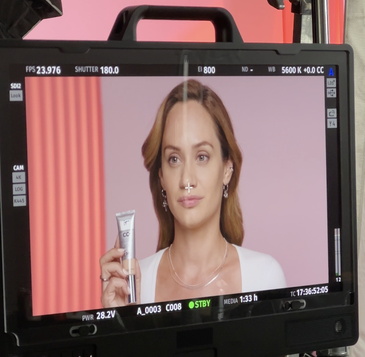 ©  iT COSMETICS X Sasa Schwarzjirg 