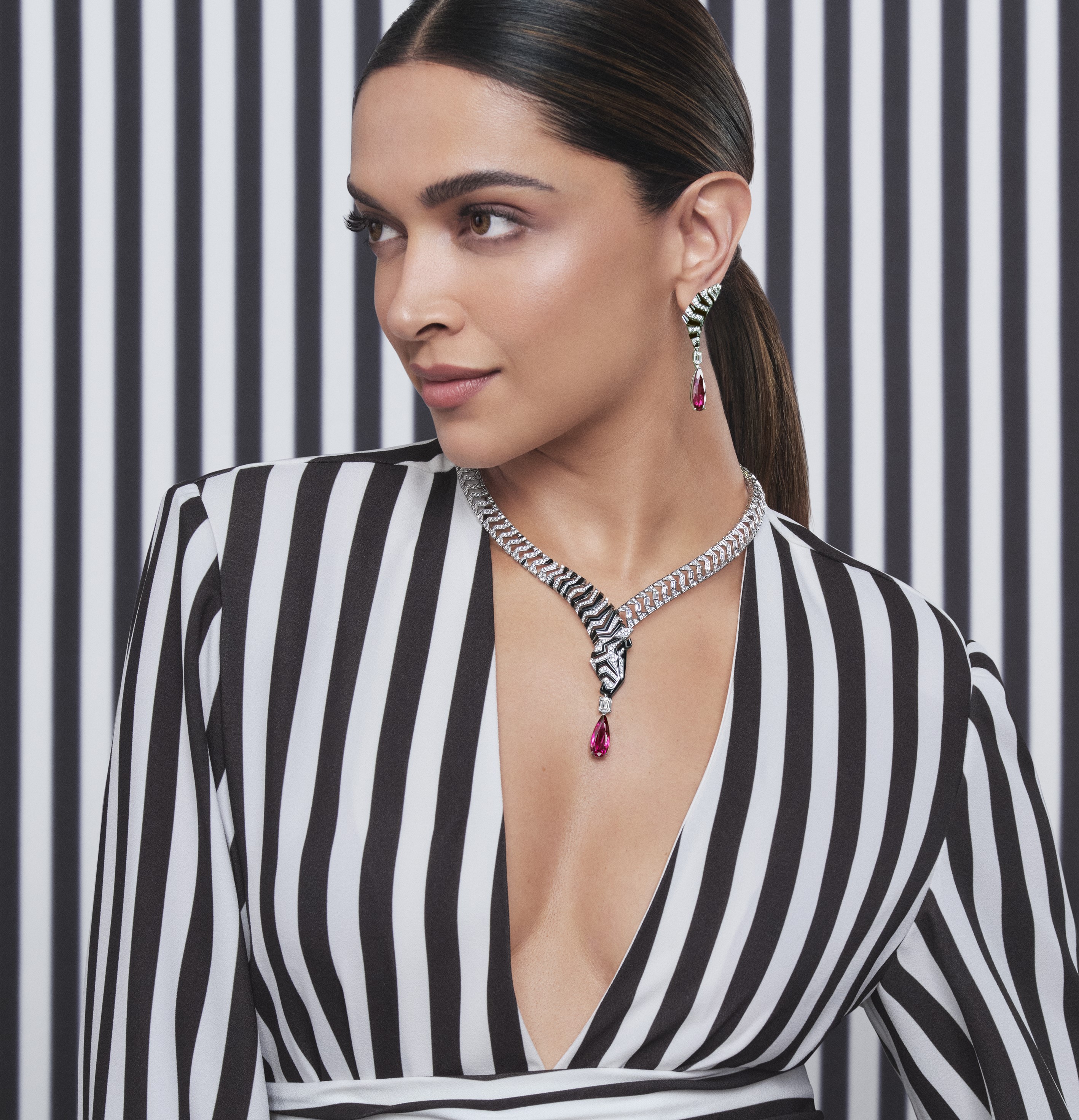Collier und Ohrringe KOAGA aus der Nature Sauvage Kollektion von Cartier I © Johann Sandberg