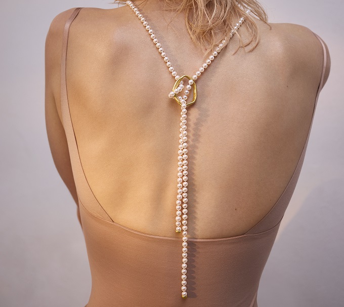 Perlenkette mit Elementen aus fairem Gold I © Skrein